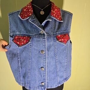 I11 Vintage 90s Boho Denim Vest with Red Floral Accents Size L Y2K